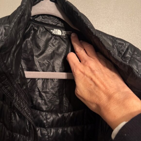 North Face Insulated Jacket - Picture 2 of 2